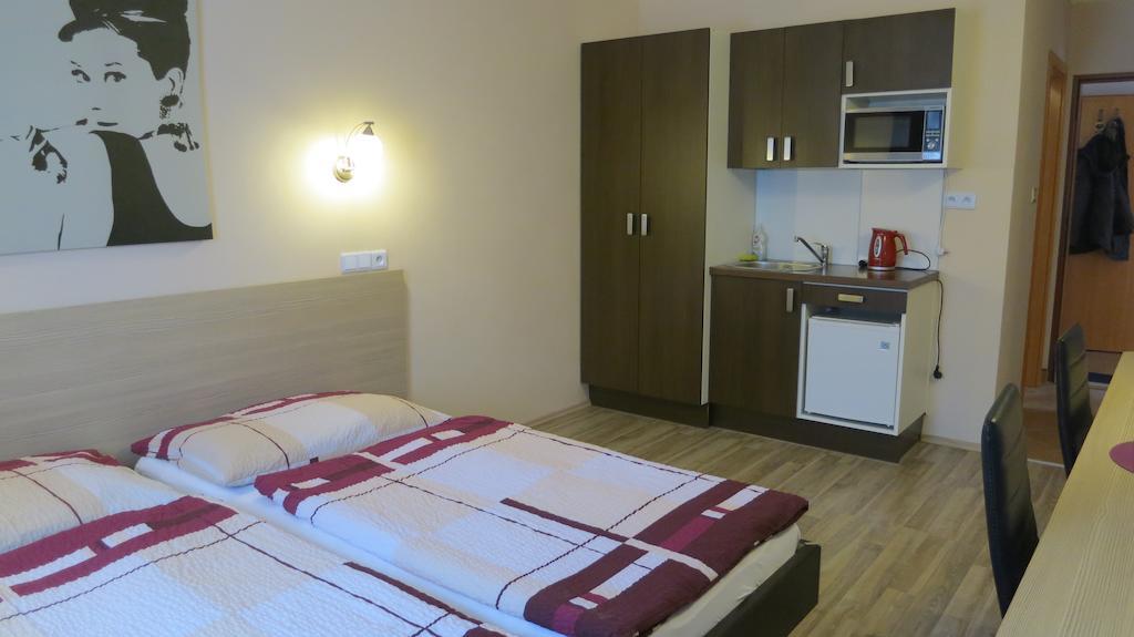 Penzion Coupe Příbram Habitación foto