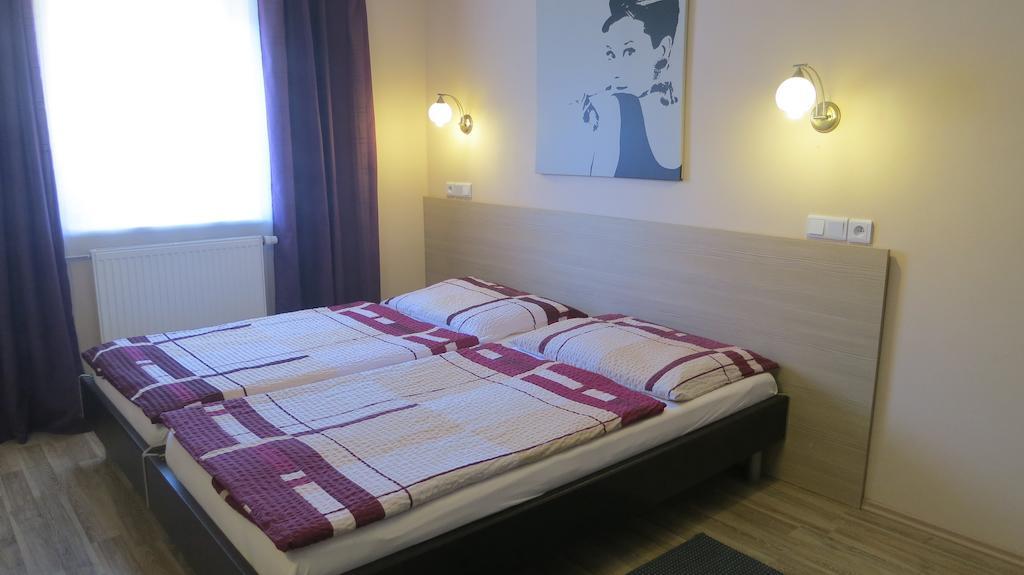 Penzion Coupe Příbram Habitación foto
